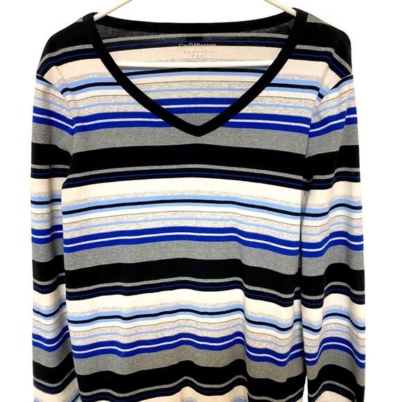Croft & Barrow Women’s Classic V-Neck Tee - Picture 3 of 7